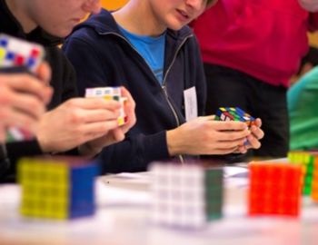 creaci�n y �xito del cubo rubik