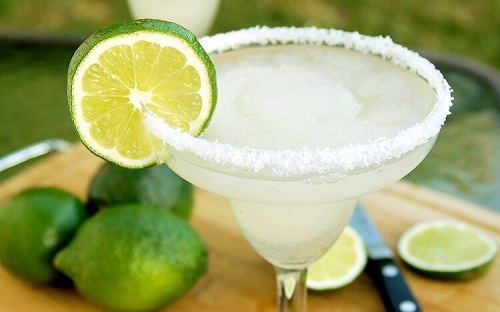 disfrutra de una margarita
