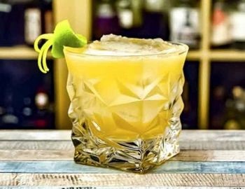 c�cteles con whisky