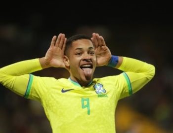 carrera futbol�stica de vitor roque