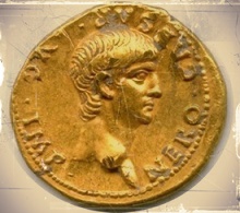 moneda de oro con la cara de ner�n